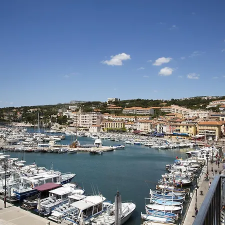 Liautaud Rooftop Hotell 4*